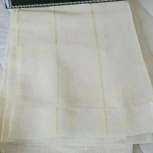 Laura Ashley Curtains - Picture 2 of 7